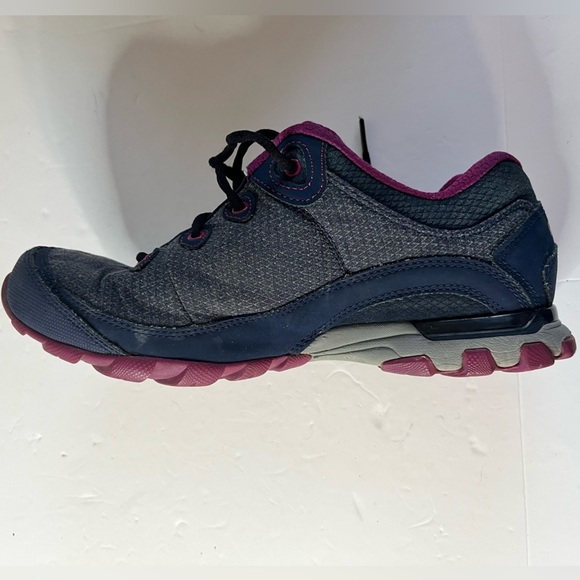 Ahnu by Teva Women’s Waterproof Hiking Shoes | Approx. Size 9-9.5 | Vibram Sole - Picture 8 of 14